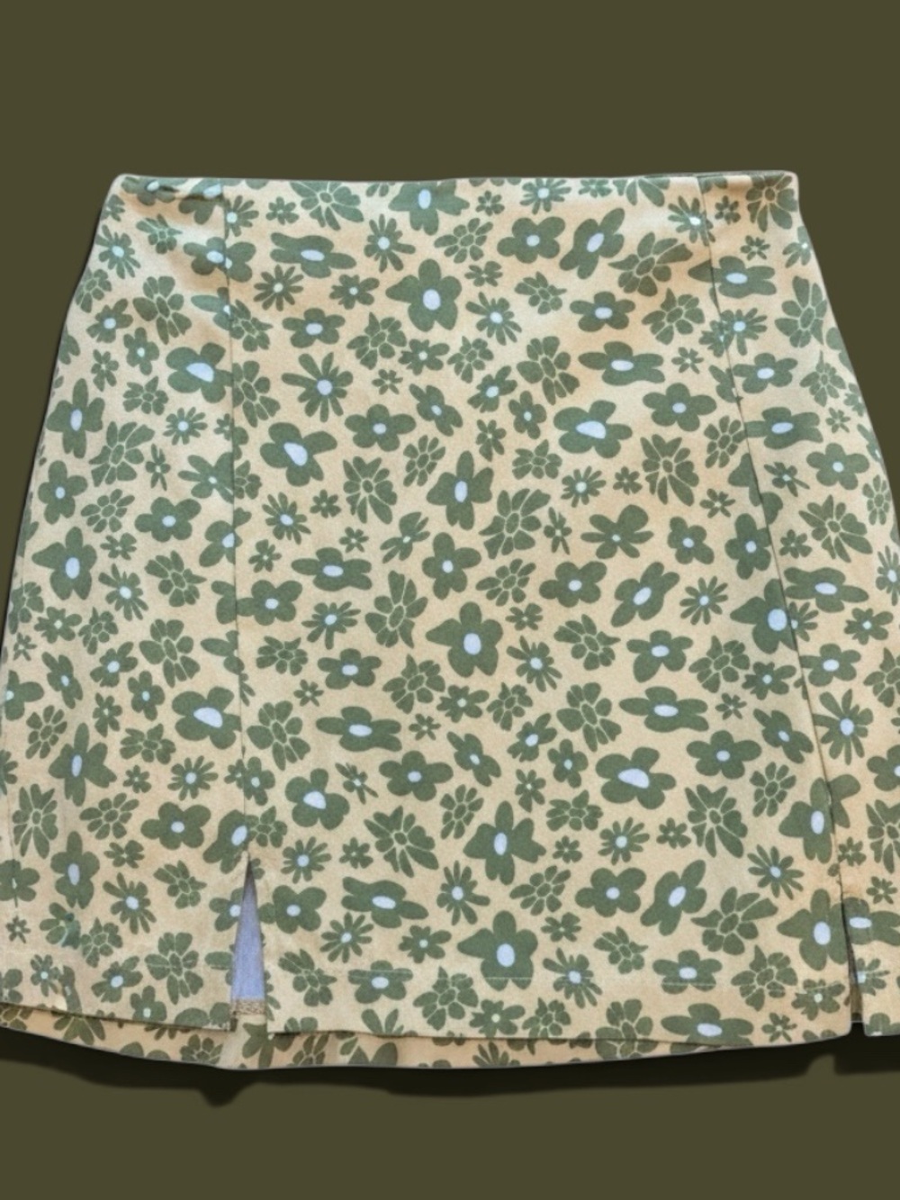 love on a hanger- Yellow Mini Skirt w/Green Flowers, Size 3